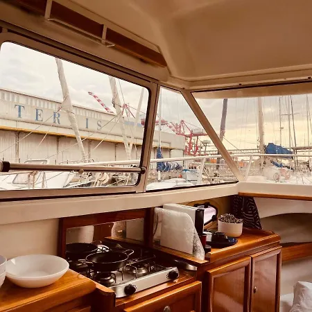 Ero- A Floating Escape In Lissabon