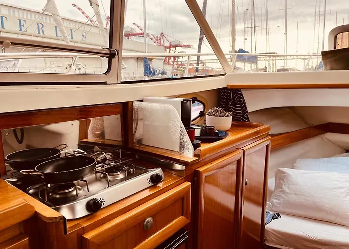 Ero- A Floating Escape In Botel